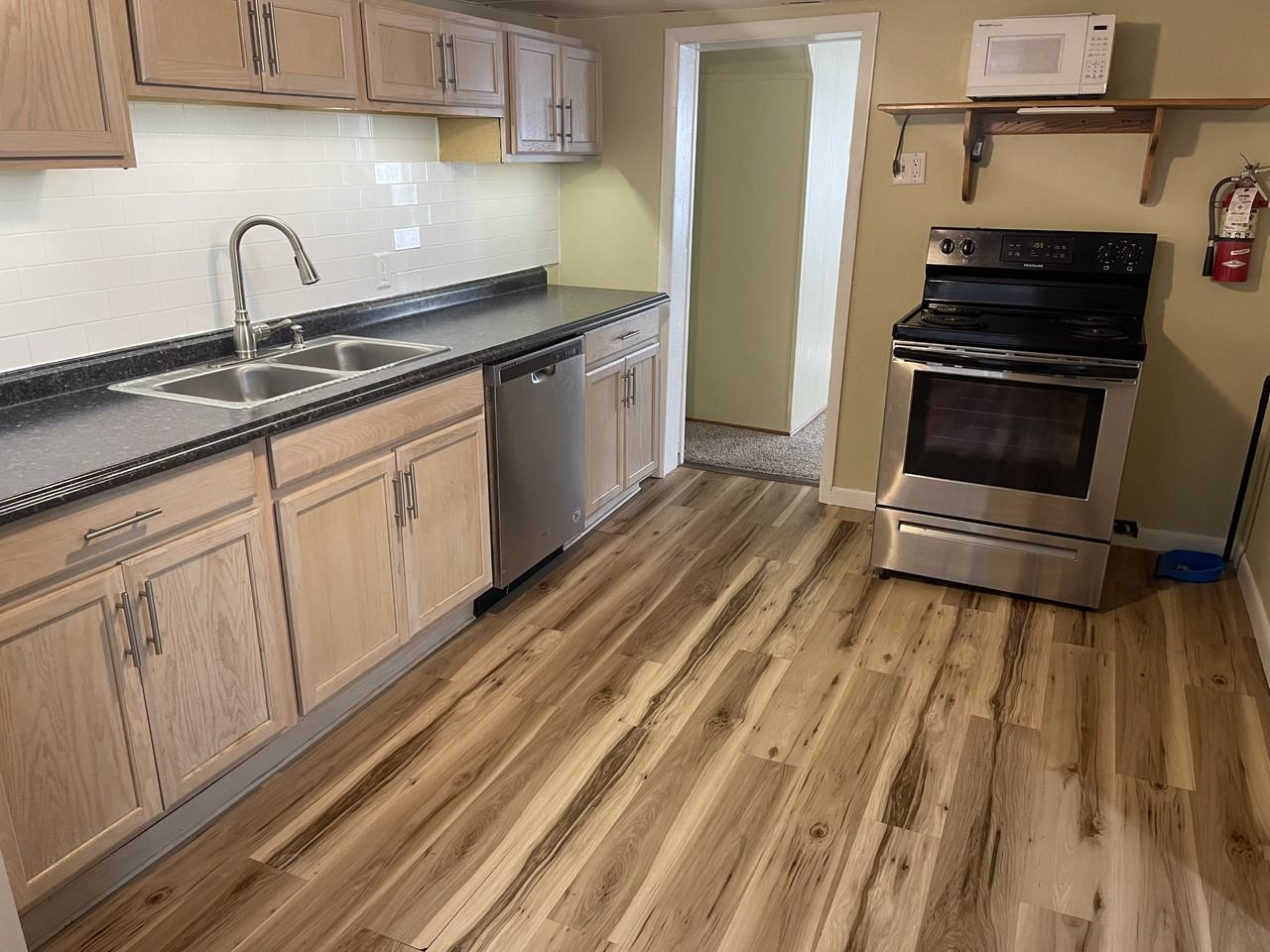 321 E Burd St - Photo 5 of 14