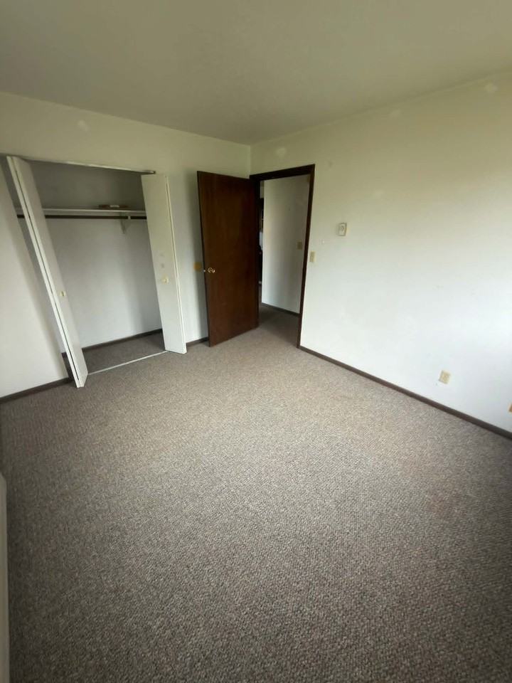 507 S Railroad Ave #9 - Photo 5 of 9