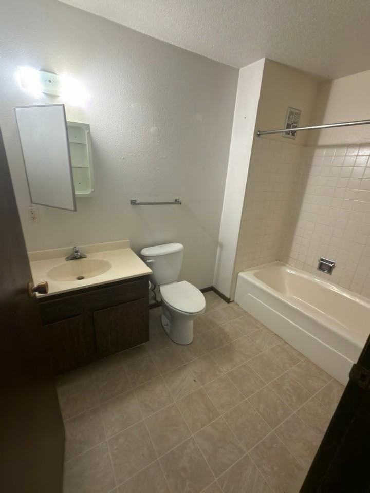 507 S Railroad Ave #9 - Photo 6 of 9