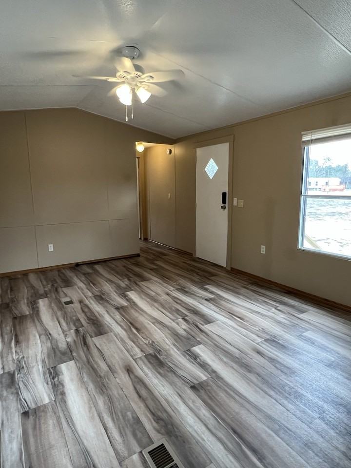 109 Joyner St - Photo 2 of 11
