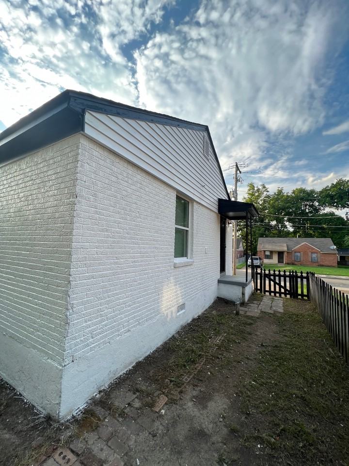 1377 Lyceum Rd - Photo 3 of 4