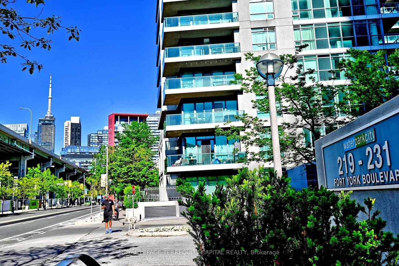 219 Fort York Boulevard - Photo 34