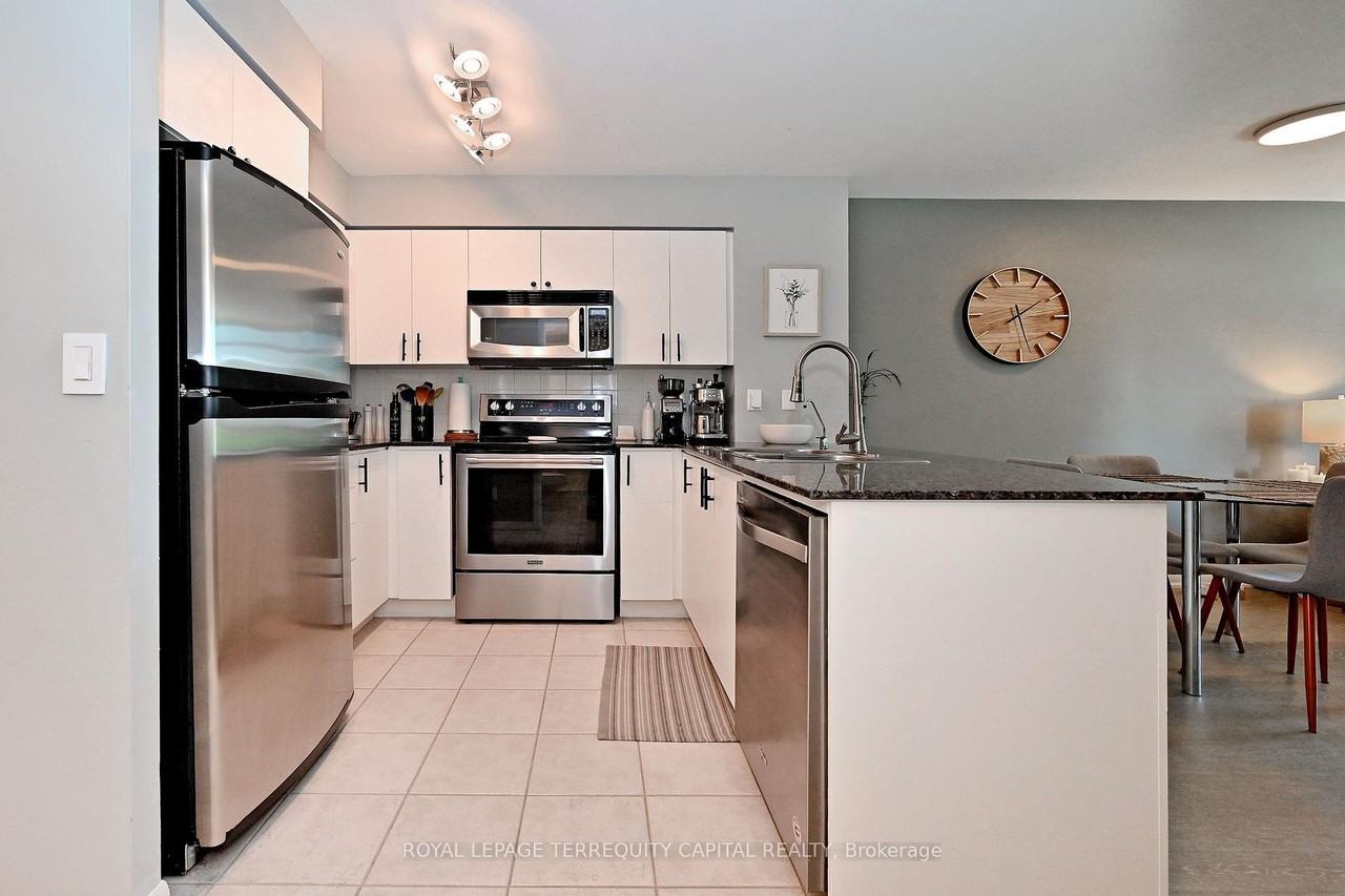 219 Fort York Boulevard #405 - Photo 5 of 34