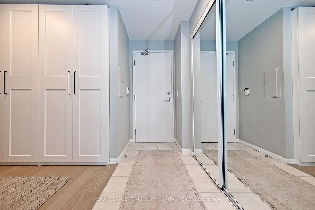 219 Fort York Boulevard #405 - Photo 4 of 34