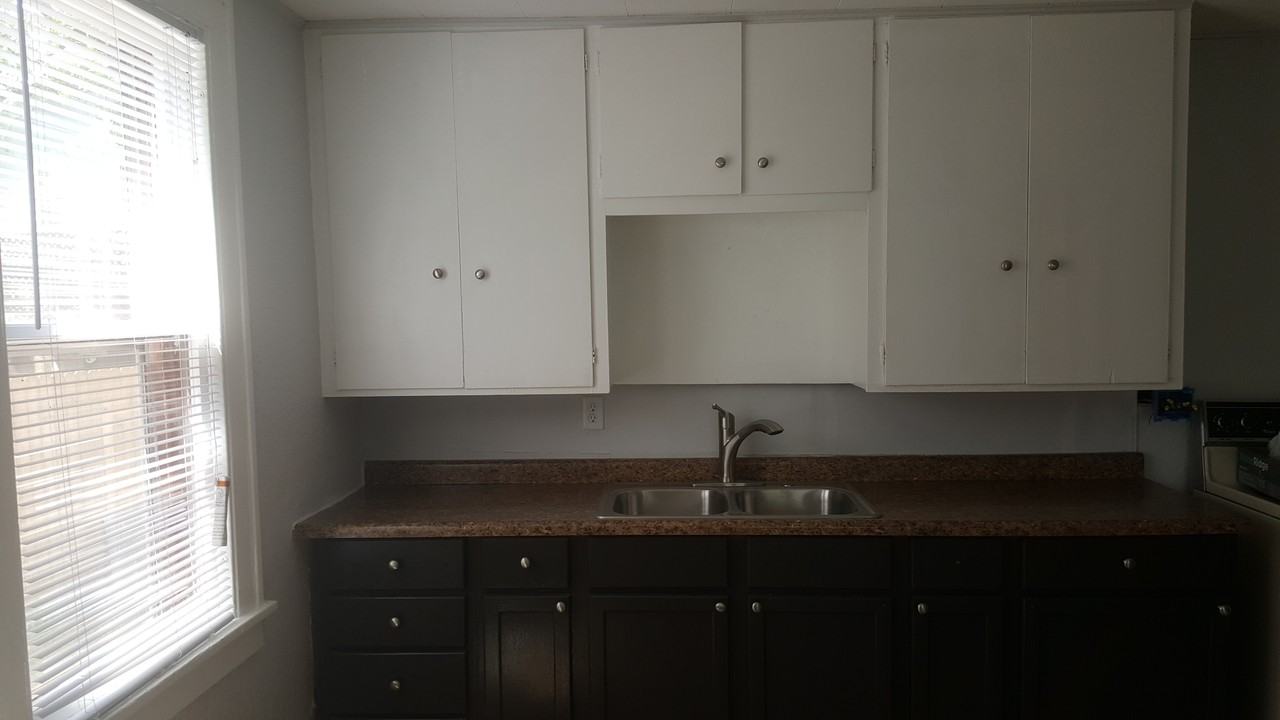 621 5th Ave Se #1 - Photo 5 of 11