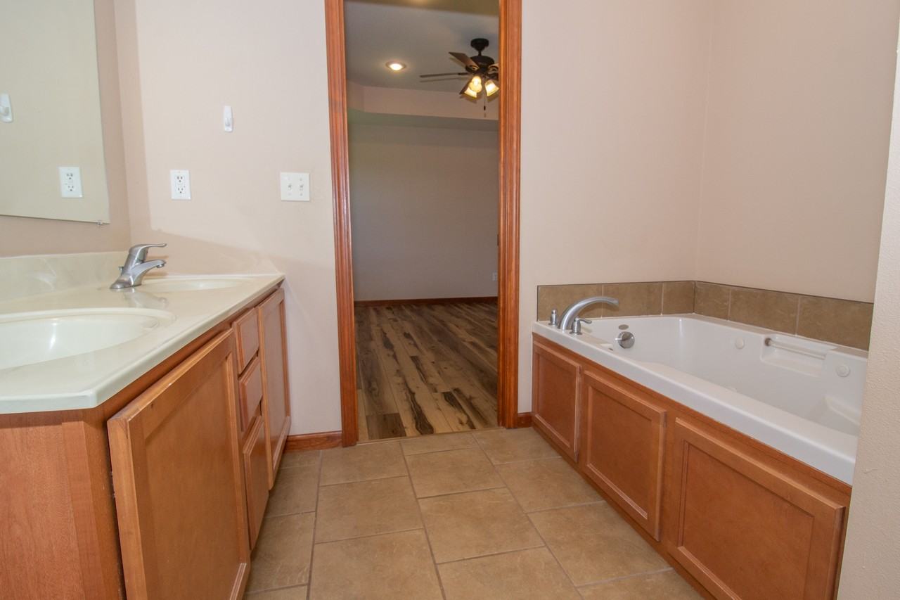 22039 Harlan Ln - Photo 3 of 29