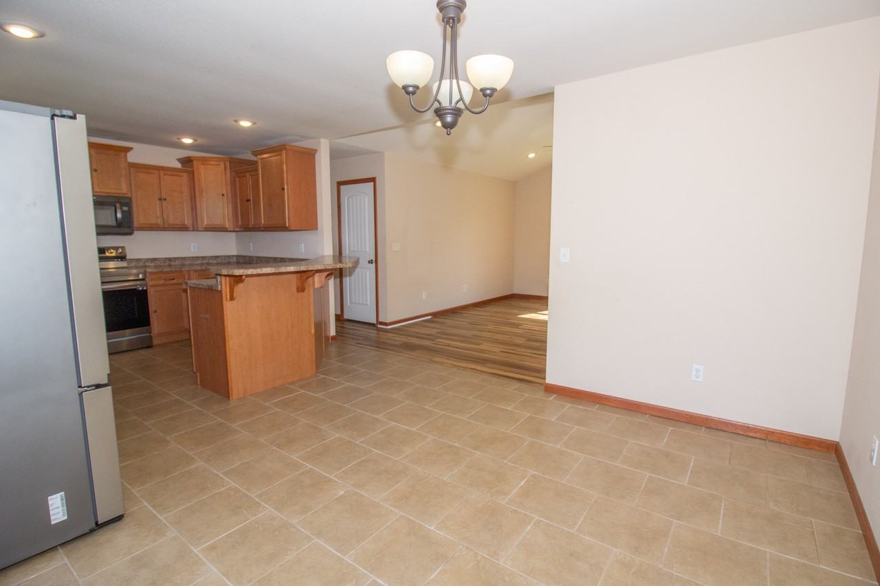 22039 Harlan Ln - Photo 6 of 29