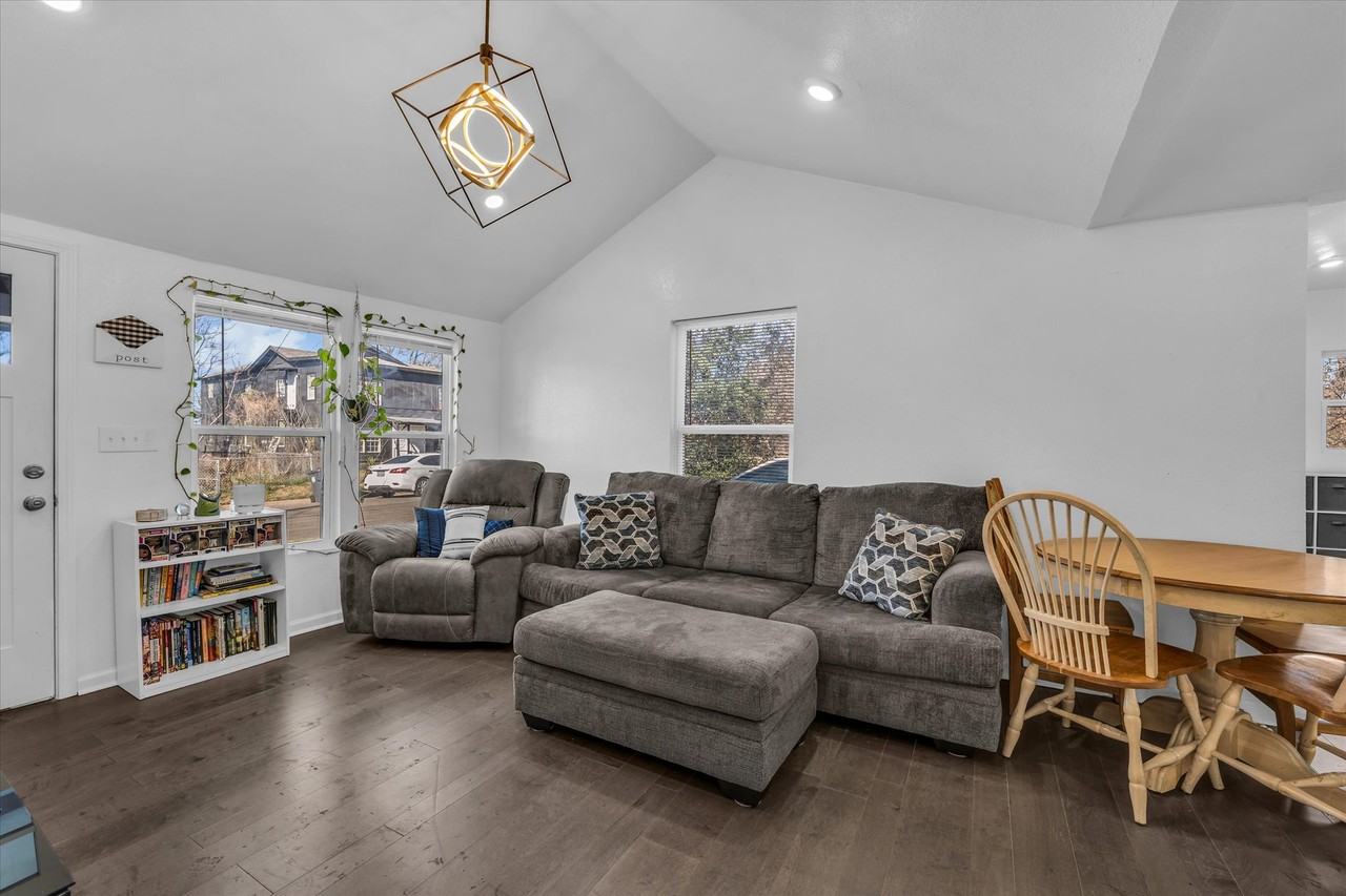 1209 Southey St - Photo 5 of 21