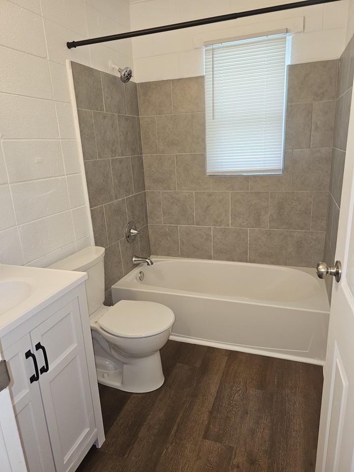 429 Squirrel St Apt A - Photo 4 of 6