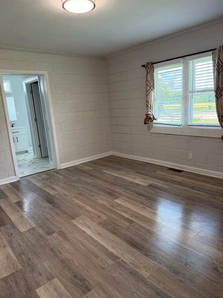 7420 Rouse Rd - Photo 6 of 43