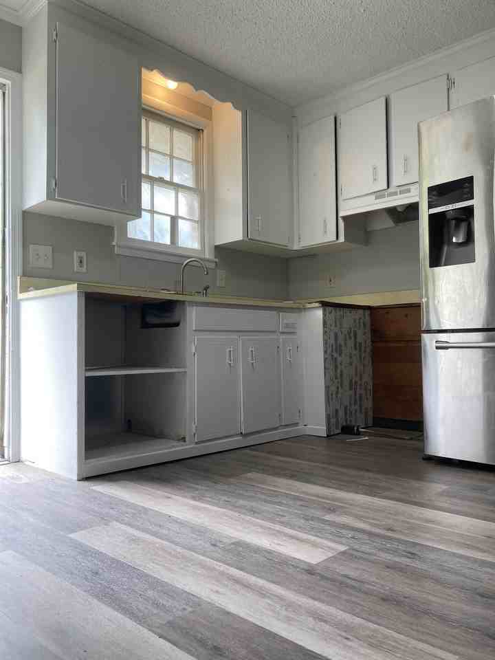 597 Westchester Dr - Photo 2 of 7