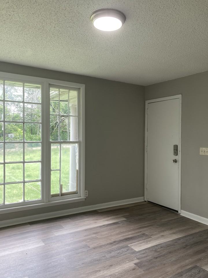 597 Westchester Dr - Photo 4 of 7