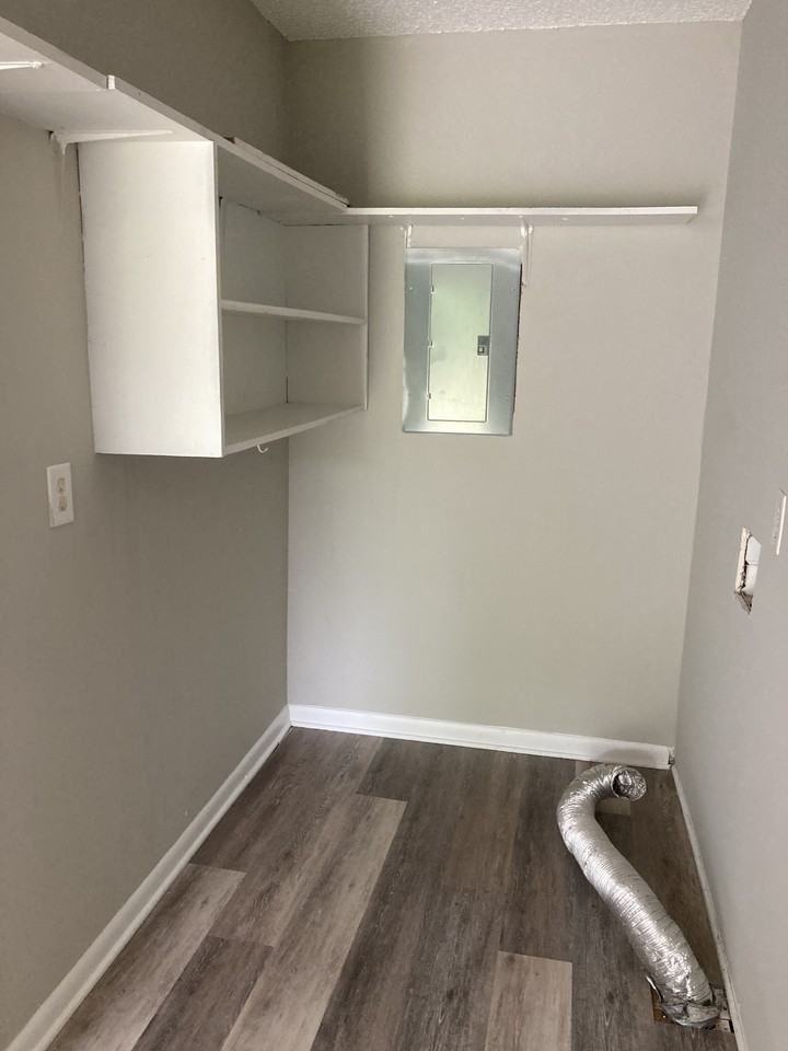 597 Westchester Dr - Photo 5 of 7