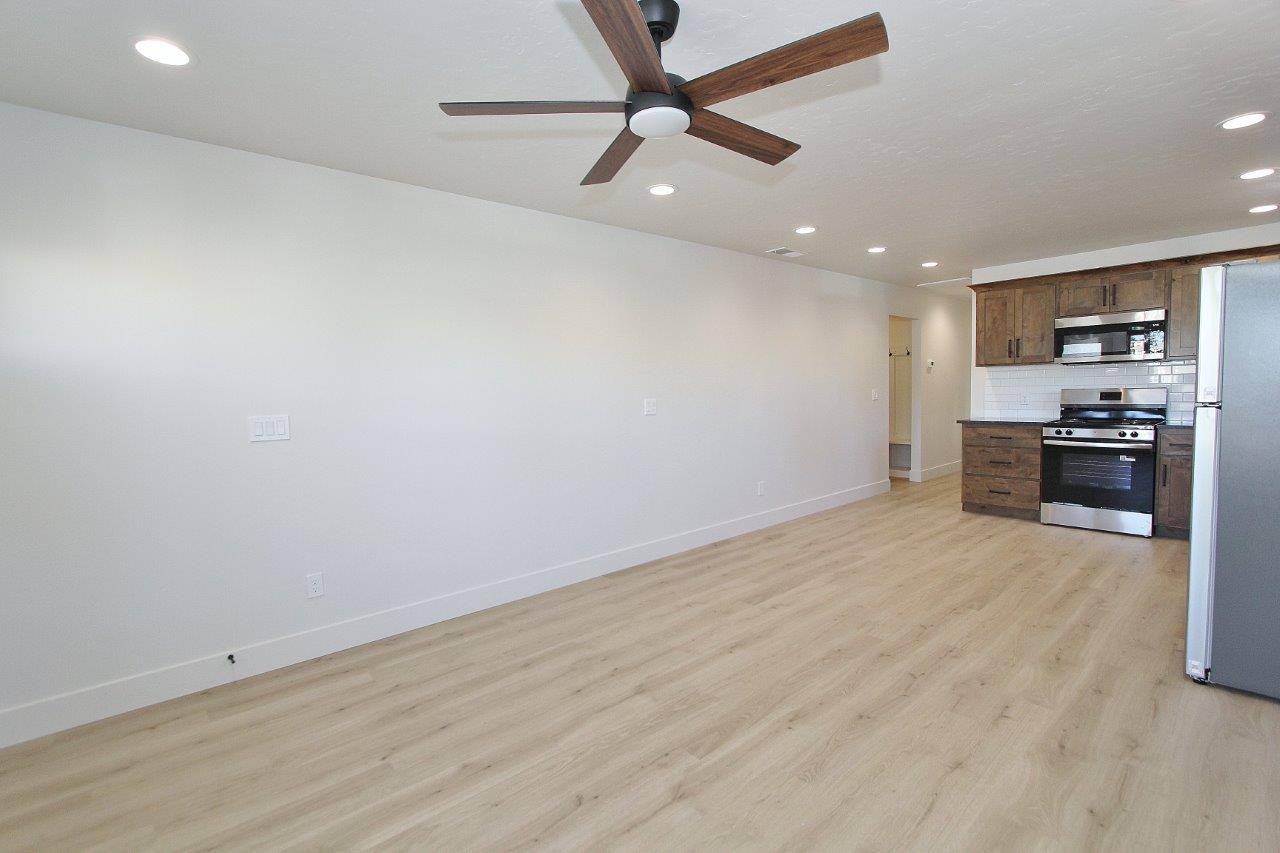 1115 S Commercial Ave #2 - Photo 5 of 30
