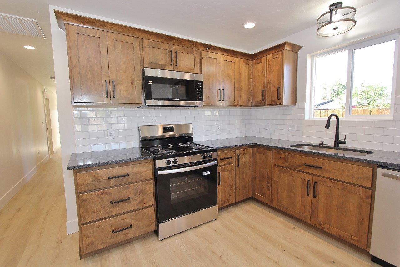 1115 S Commercial Ave #2 - Photo 7 of 30