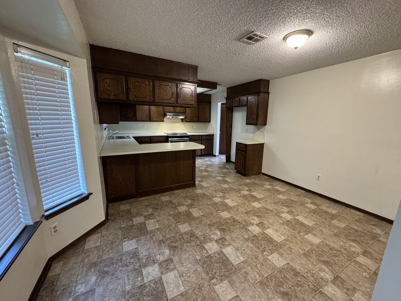 8413 Woodfield St - Photo 3 of 20