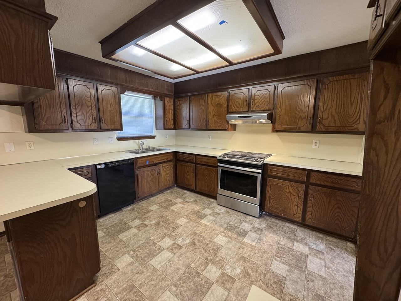 8413 Woodfield St - Photo 5 of 20