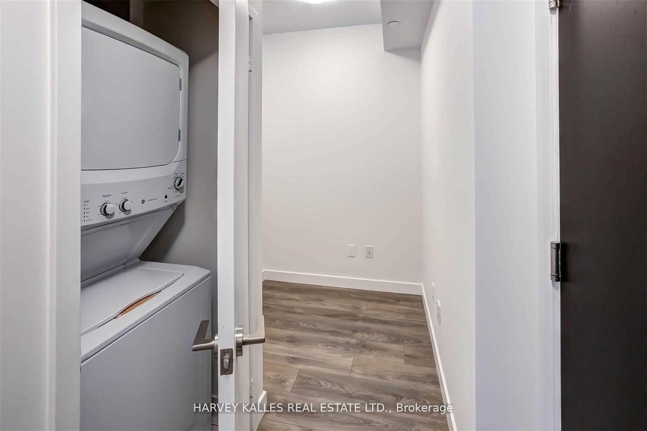 8 Eglinton Avenue East - Photo 10