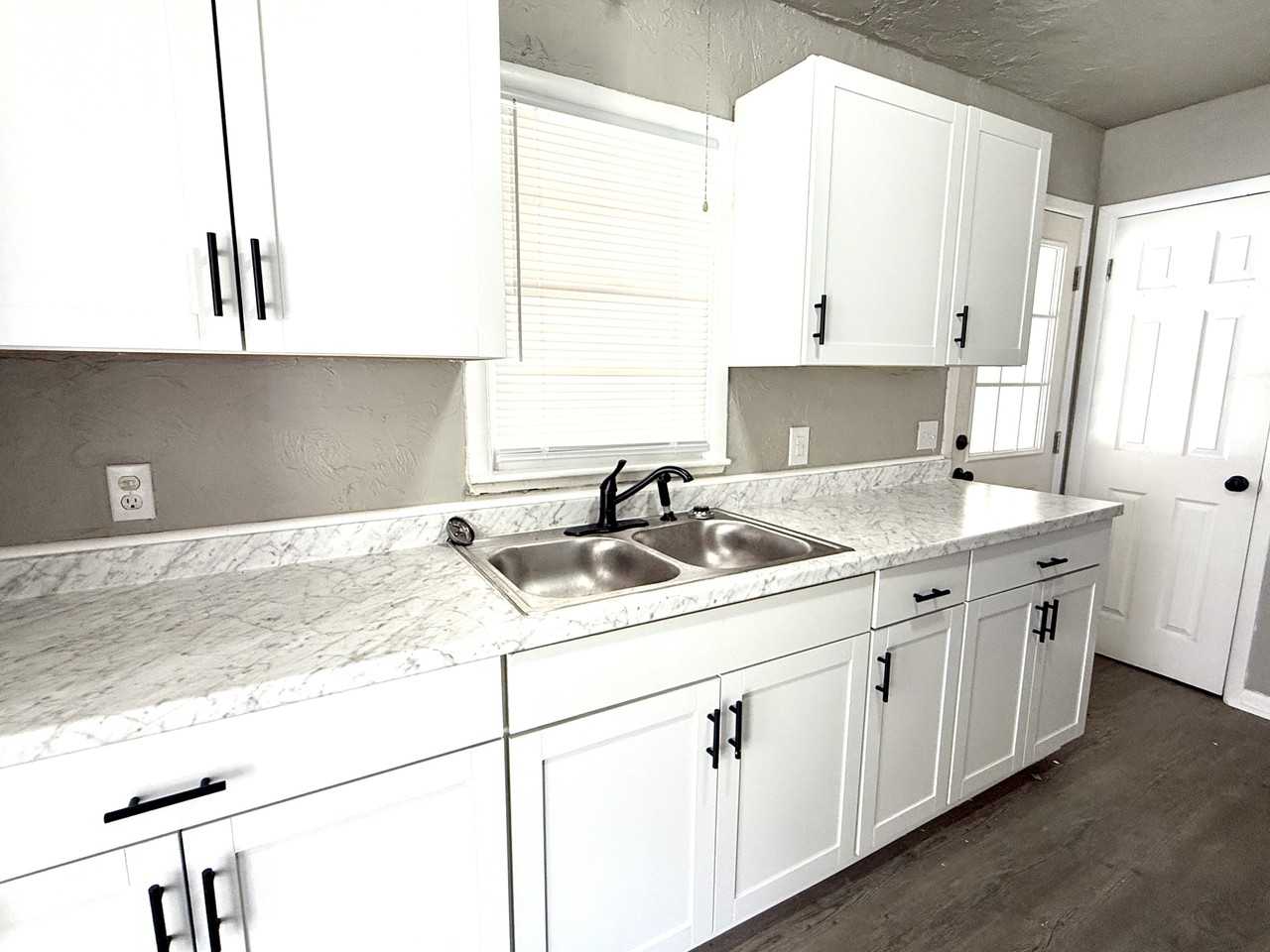 2378 Texas St #1 - Photo 4 of 30