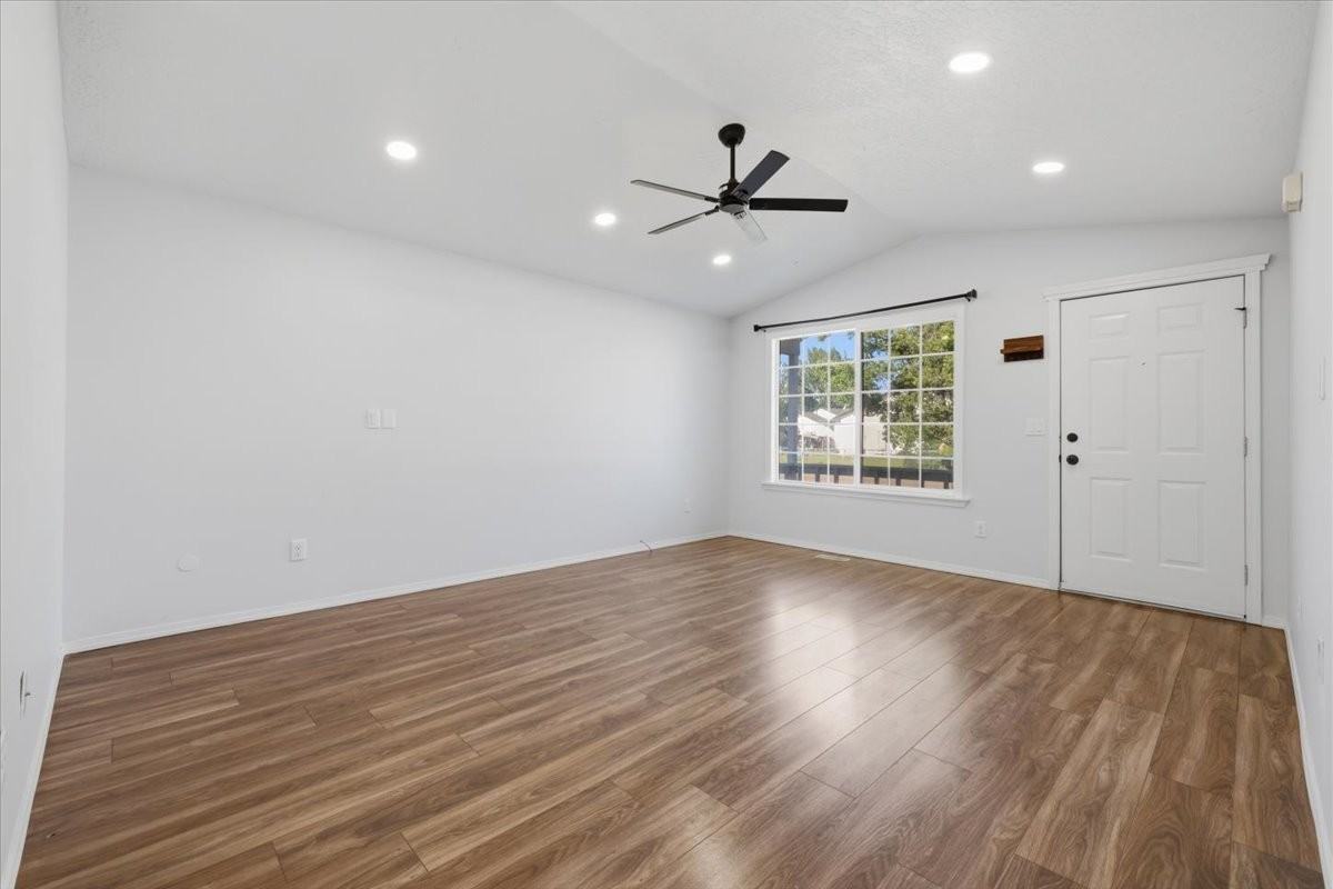 1020 Aspen Grove St #1 - Photo 3 of 18
