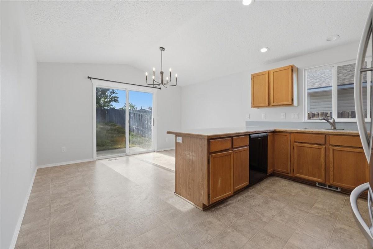 1020 Aspen Grove St #1 - Photo 5 of 18