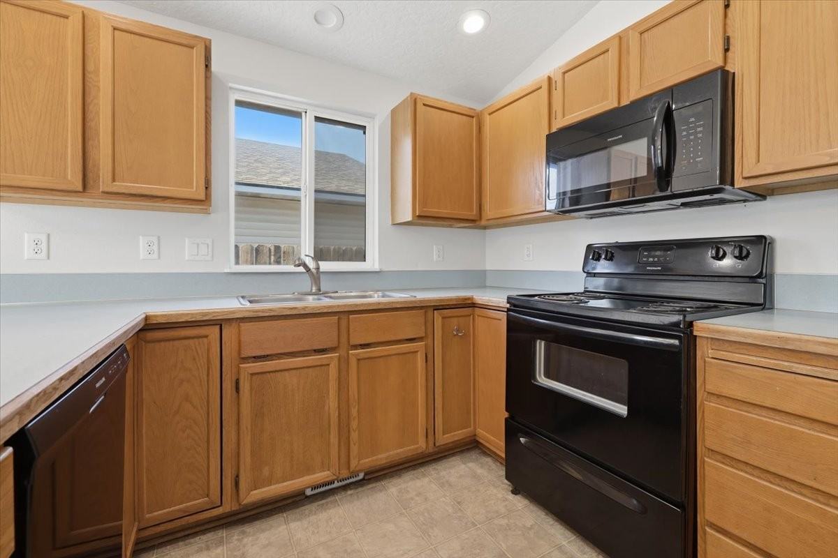 1020 Aspen Grove St #1 - Photo 7 of 18