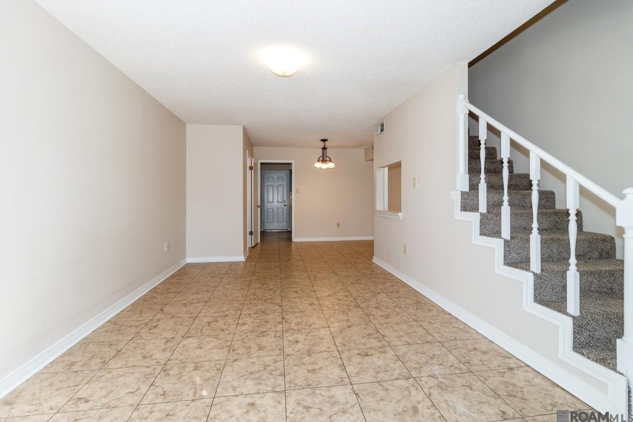 827 E Boyd Dr - Photo 2 of 23
