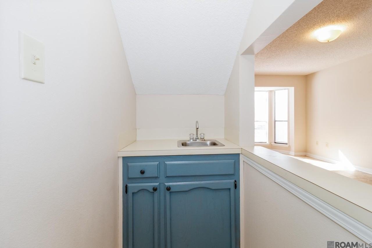 827 E Boyd Dr - Photo 5 of 23