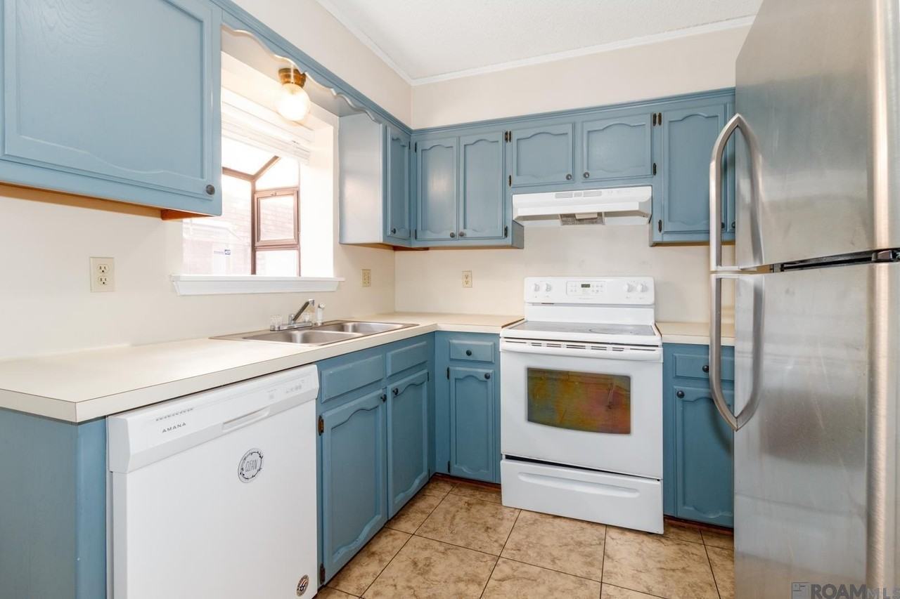 827 E Boyd Dr - Photo 6 of 23