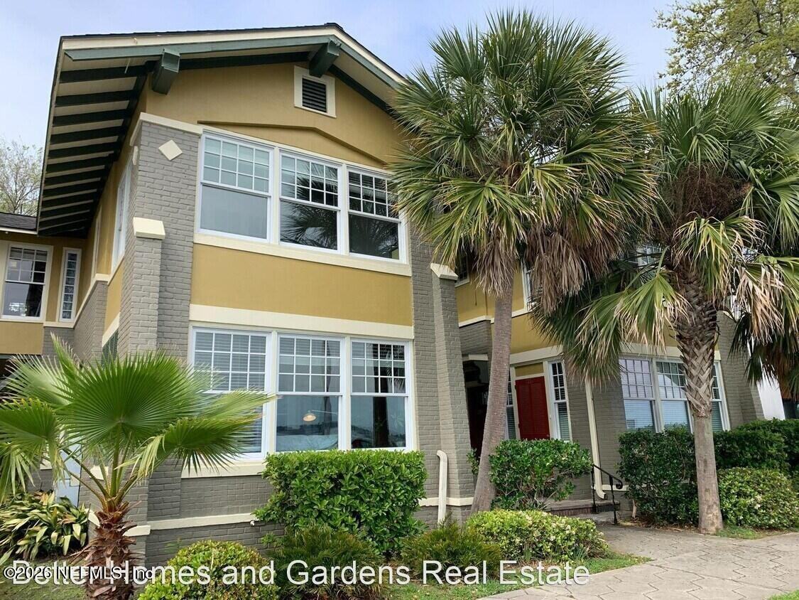 2123 River Blvd