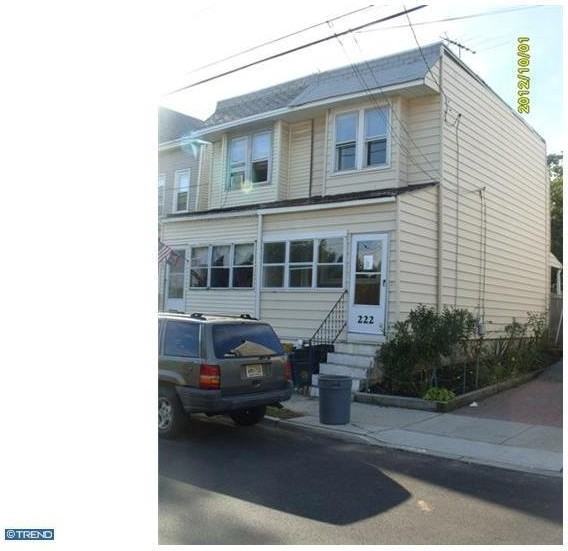 222 E Franklin St - Photo 3 of 10