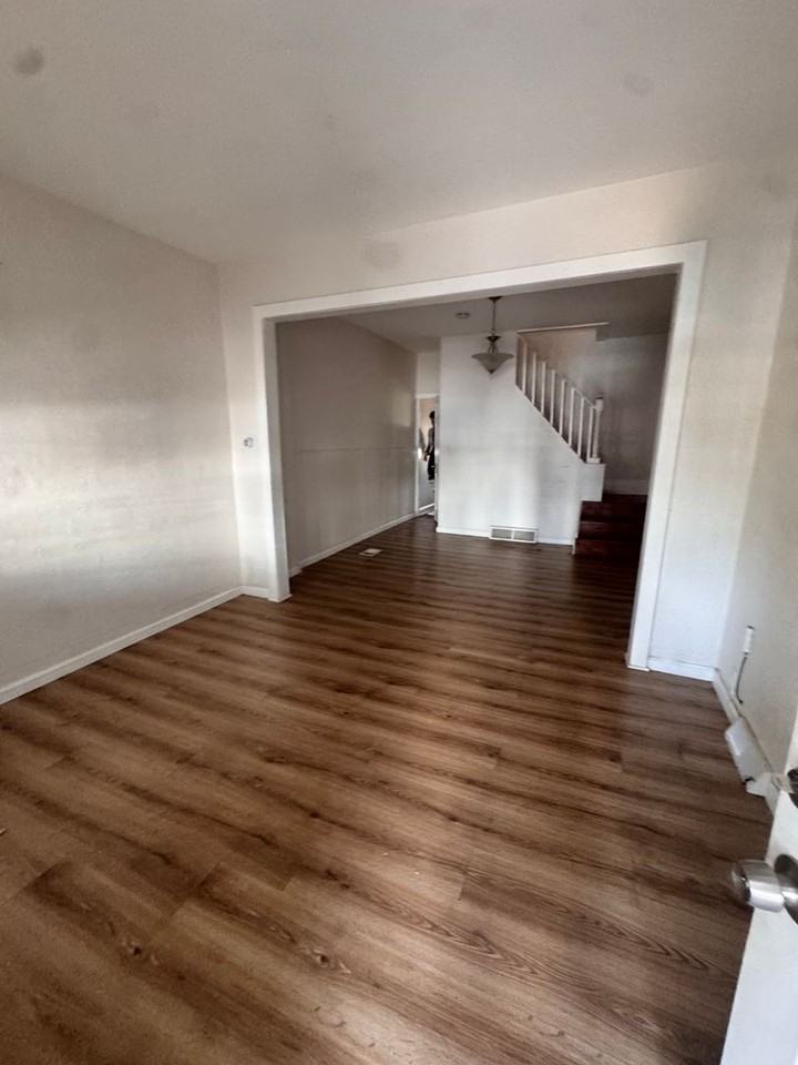 222 E Franklin St - Photo 5 of 10