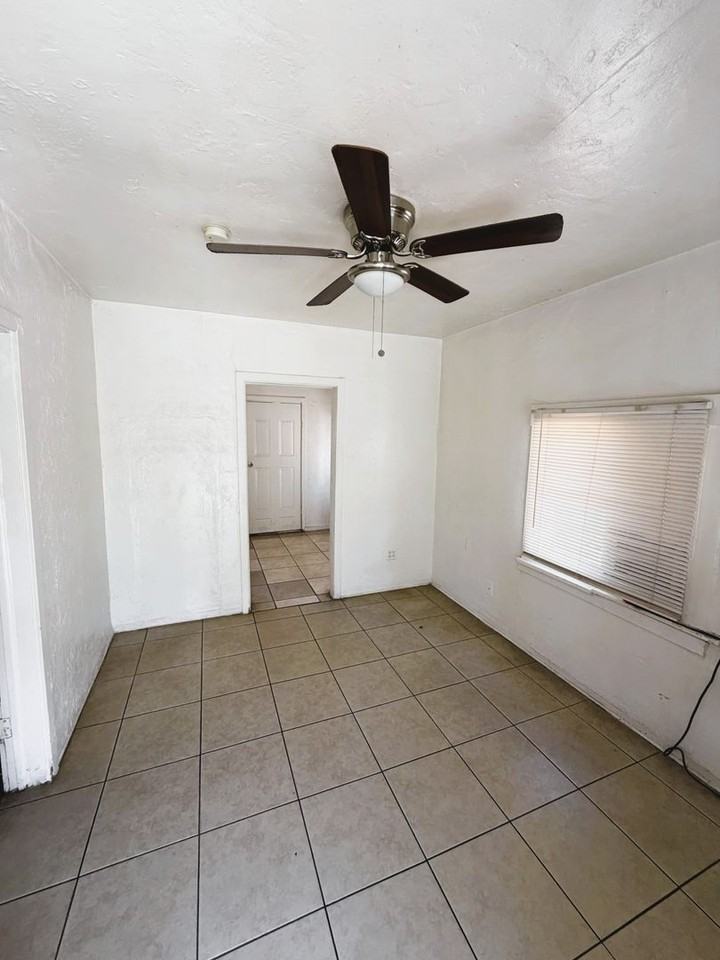 906 E Fairmount Ave - Photo 4 of 8