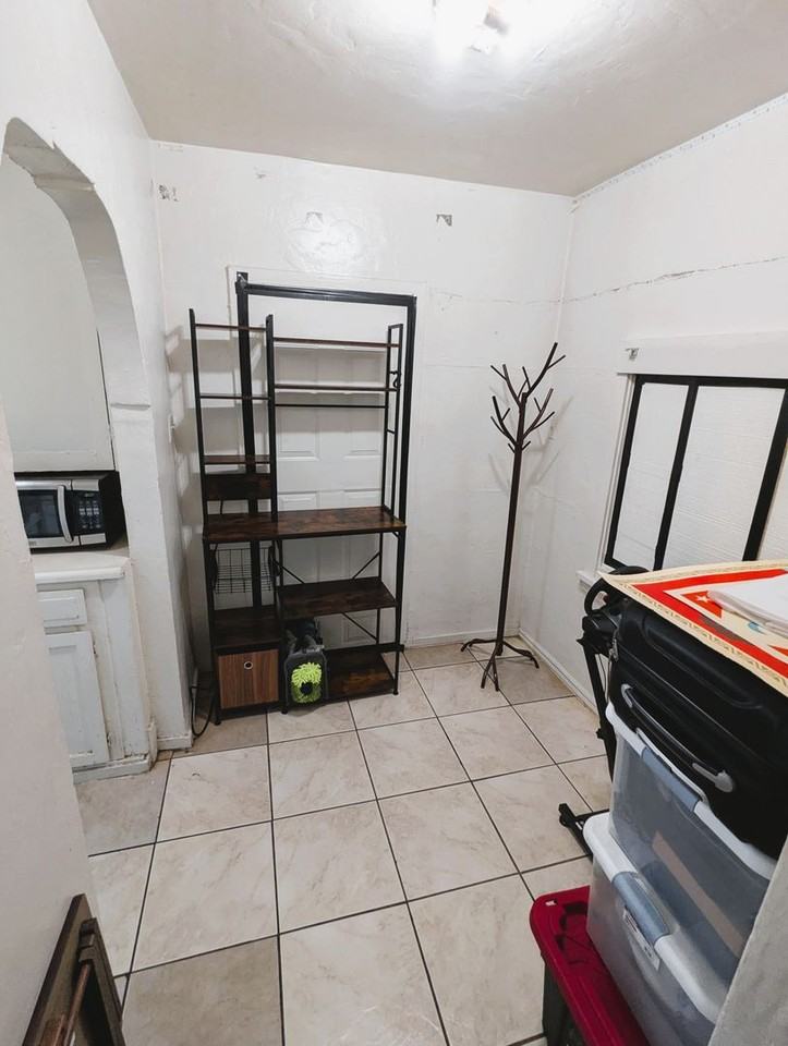 906 E Fairmount Ave - Photo 5 of 8