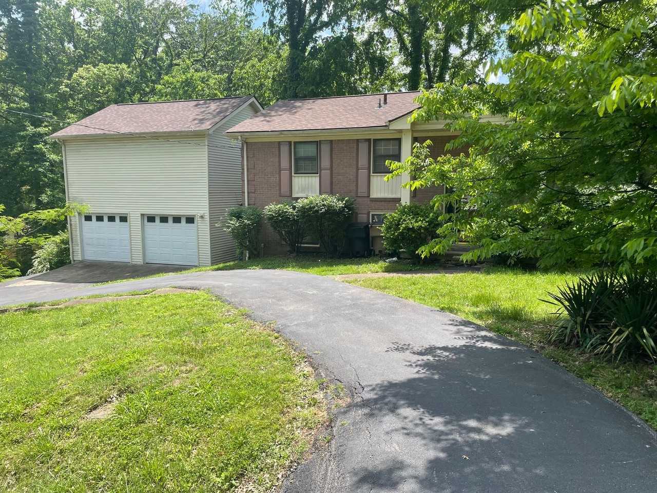 309 Melvin Jones Dr - Photo 2 of 29