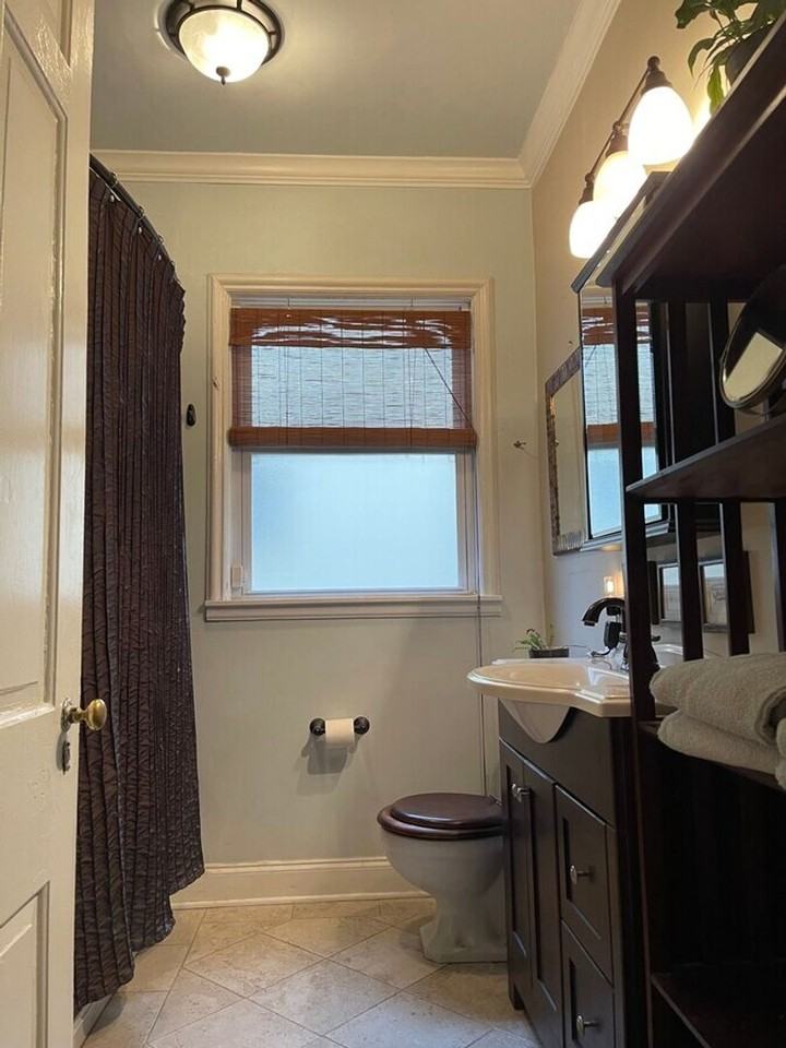 970 N Barksdale St - Photo 2 of 20