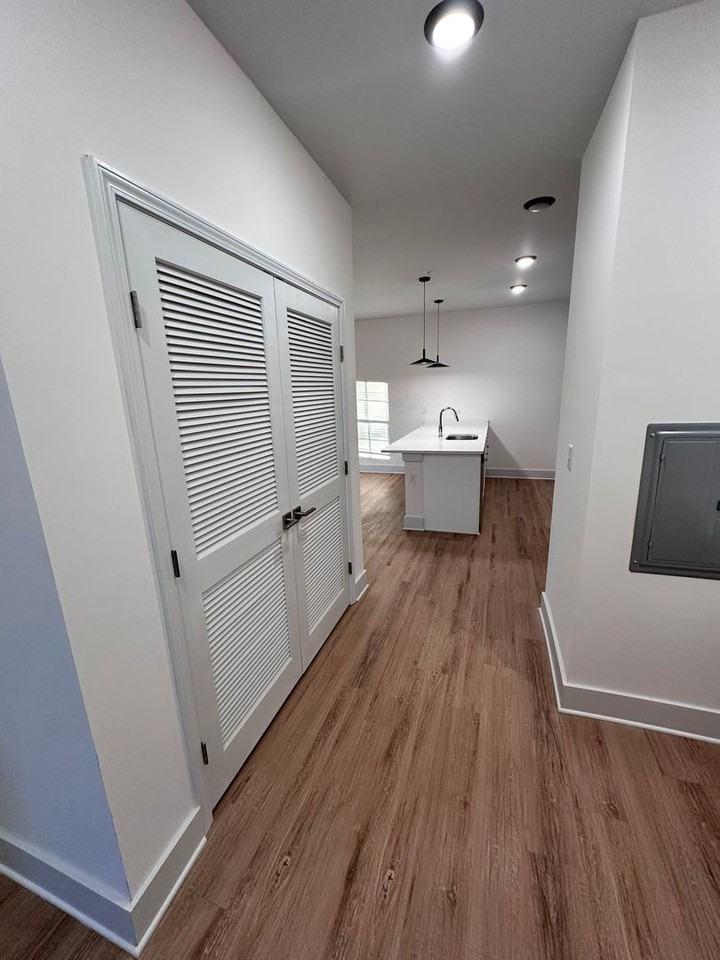 3515 Markland Dr - Photo 5 of 15