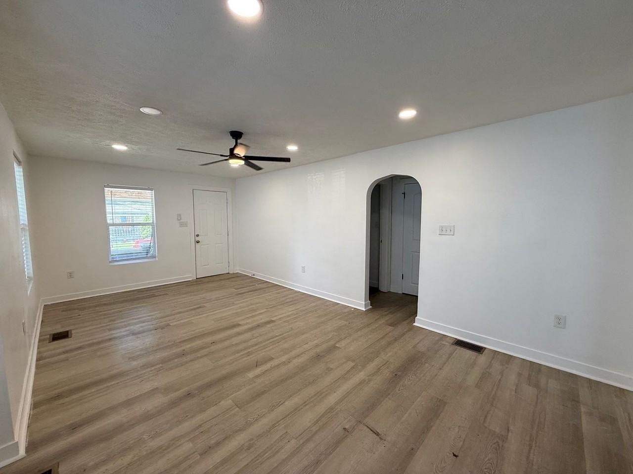 523 N Alton Ave - Photo 2 of 16