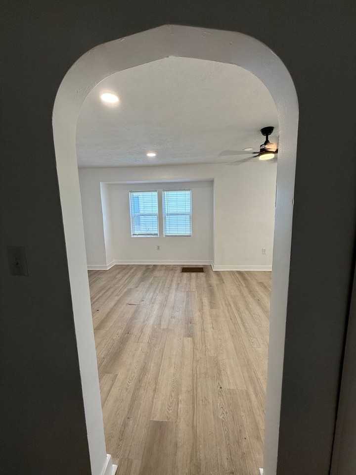 523 N Alton Ave - Photo 3 of 16