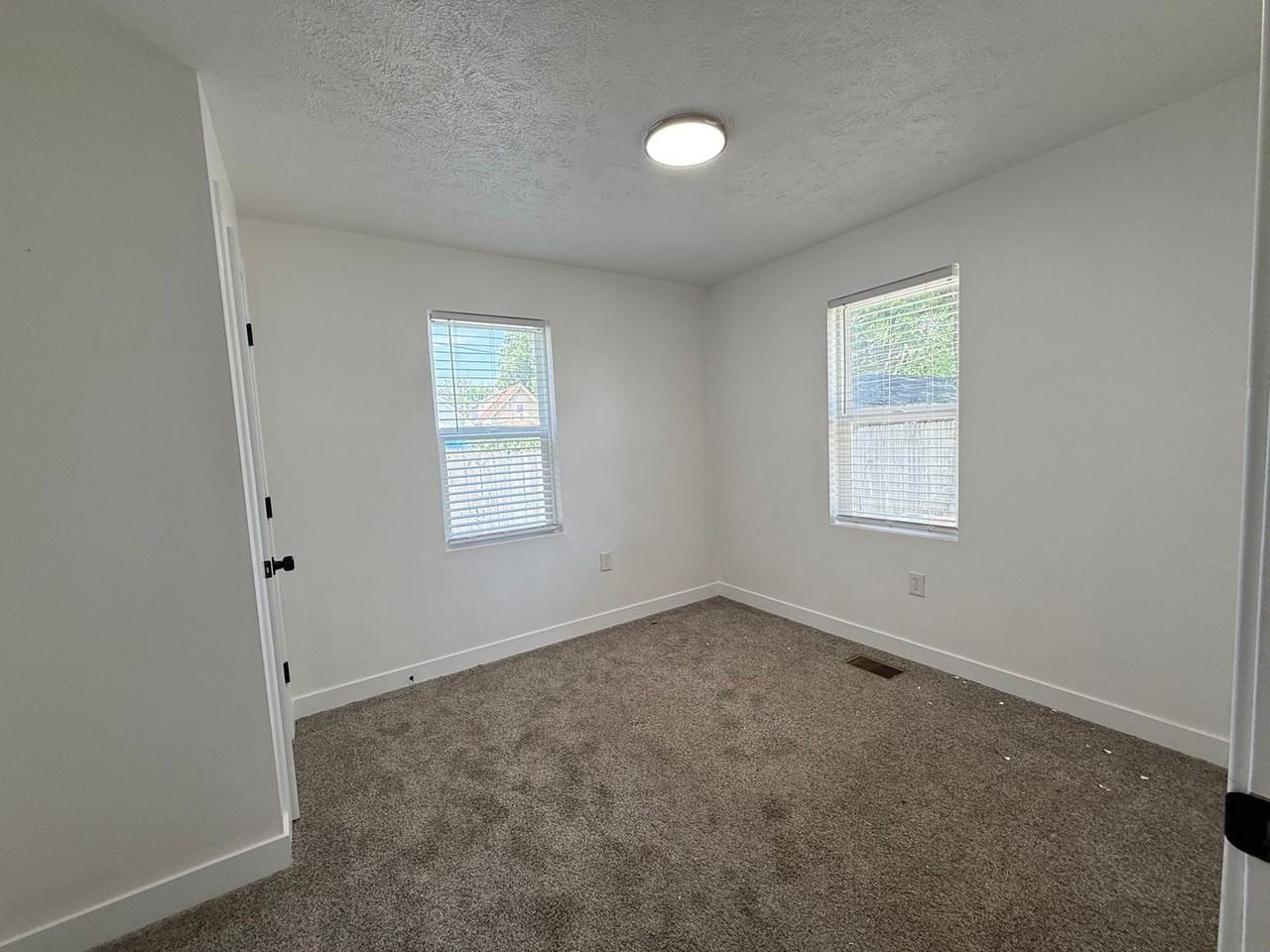 523 N Alton Ave - Photo 6 of 16