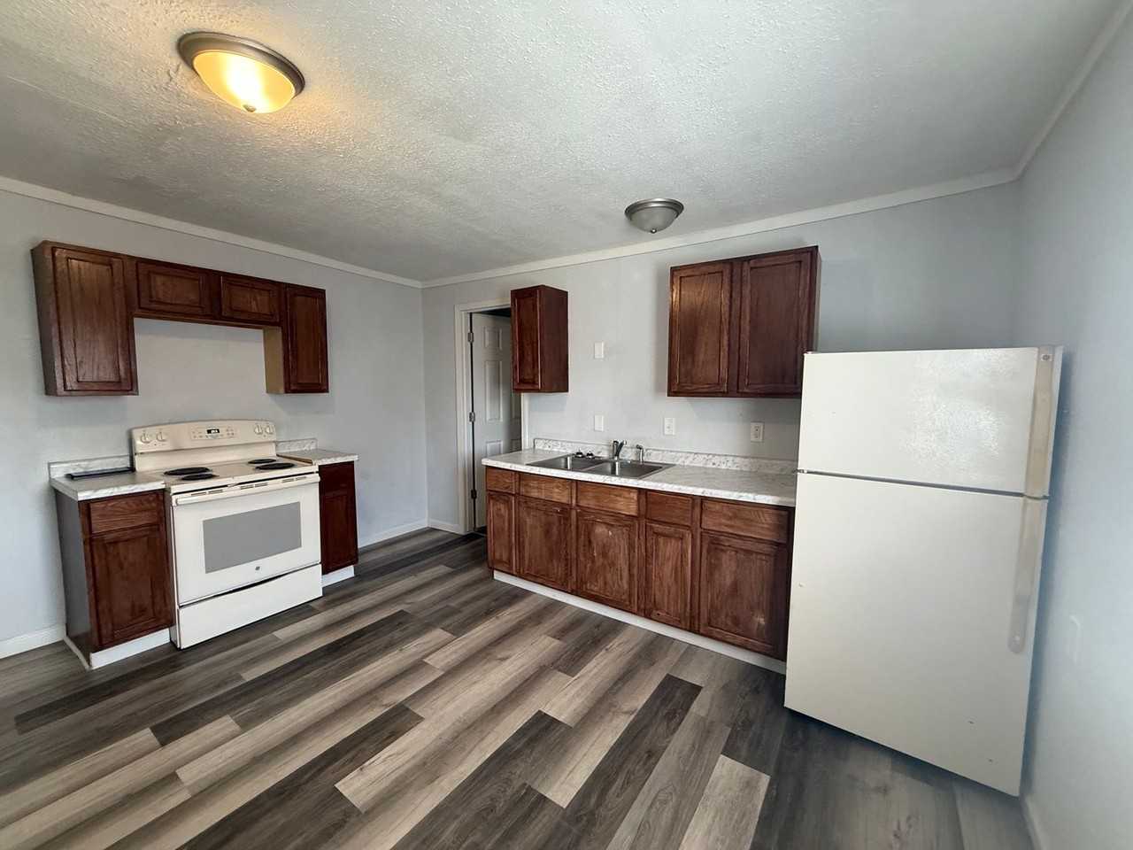 2015 Miller St ##B - Photo 3 of 14