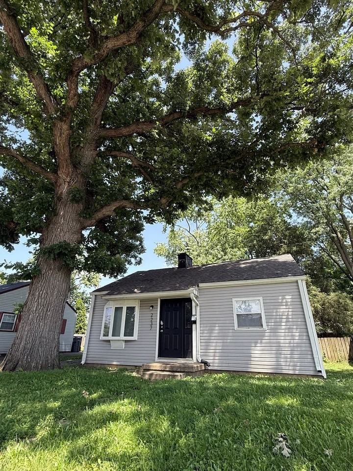 2237 Saint Paul St - Photo 2 of 19