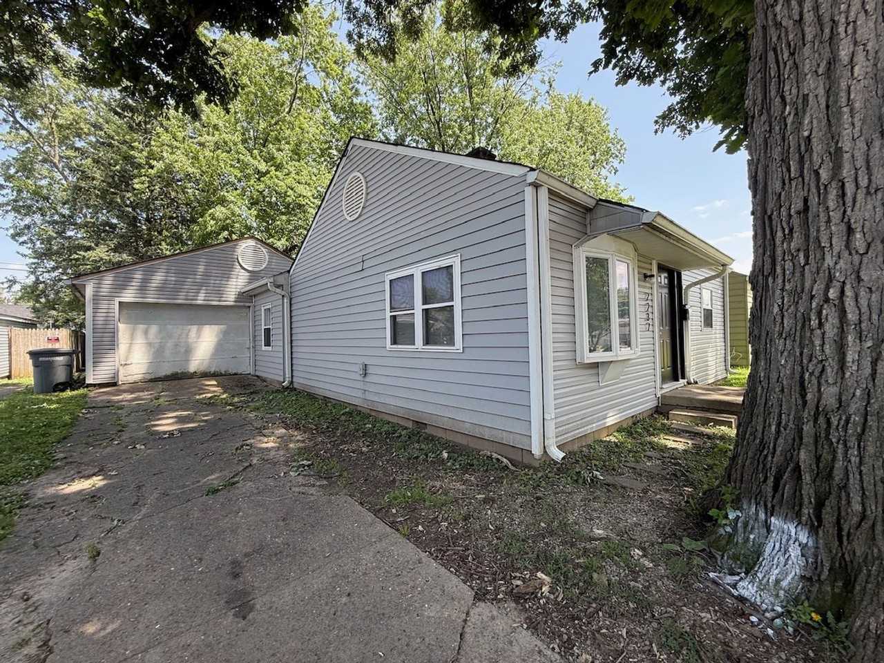 2237 Saint Paul St - Photo 3 of 19