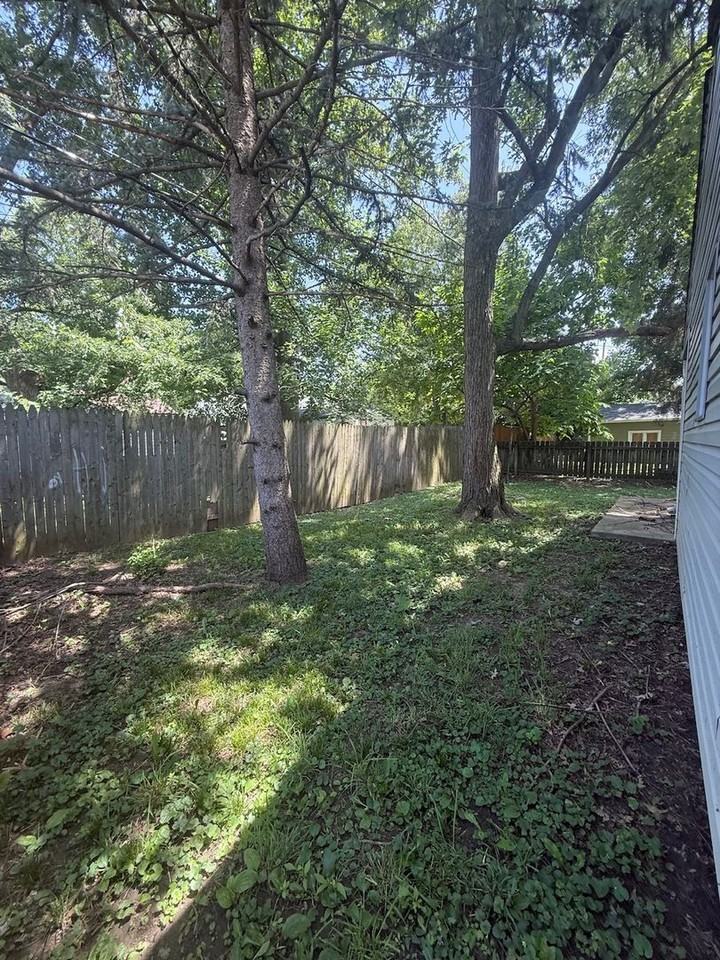 2237 Saint Paul St - Photo 4 of 19