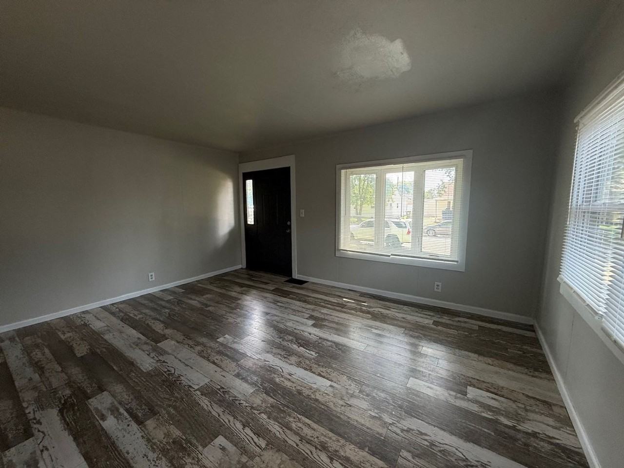 2237 Saint Paul St - Photo 5 of 19