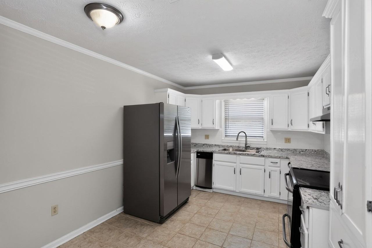 104 Montclair Dr - Photo 3 of 43