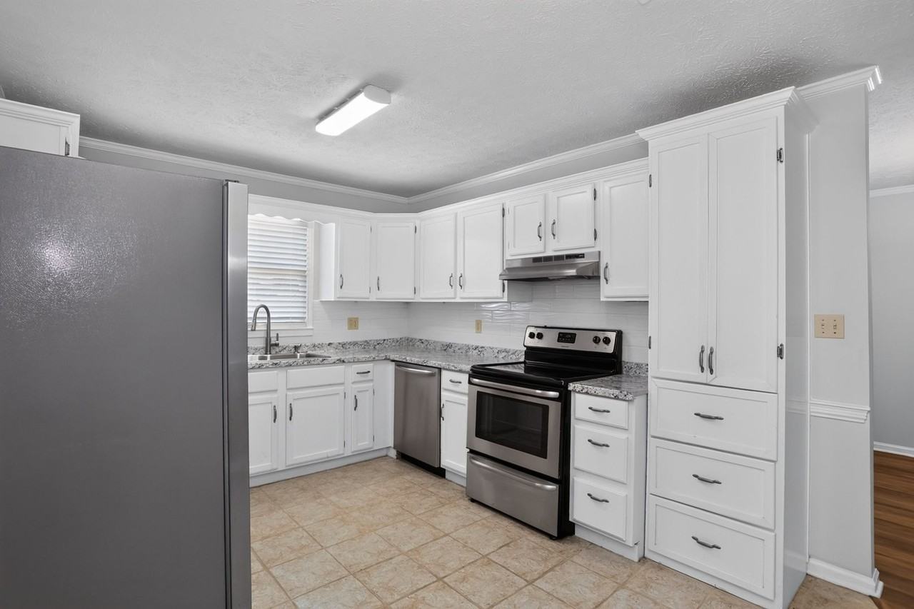 104 Montclair Dr - Photo 4 of 43