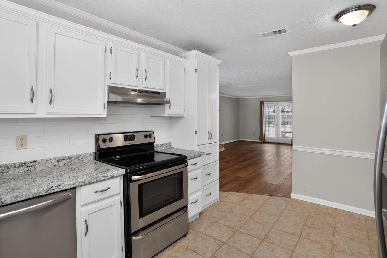 104 Montclair Dr - Photo 5 of 43
