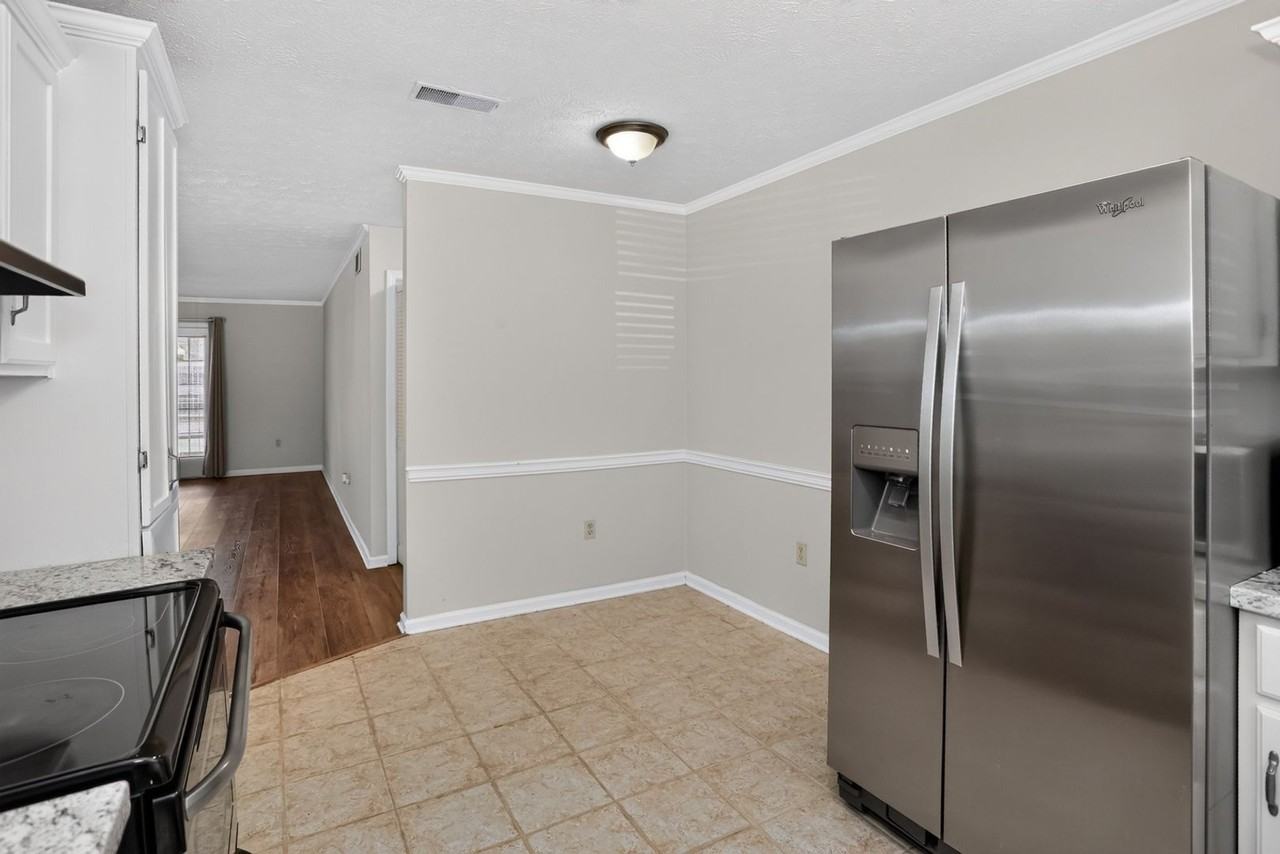 104 Montclair Dr - Photo 7 of 43