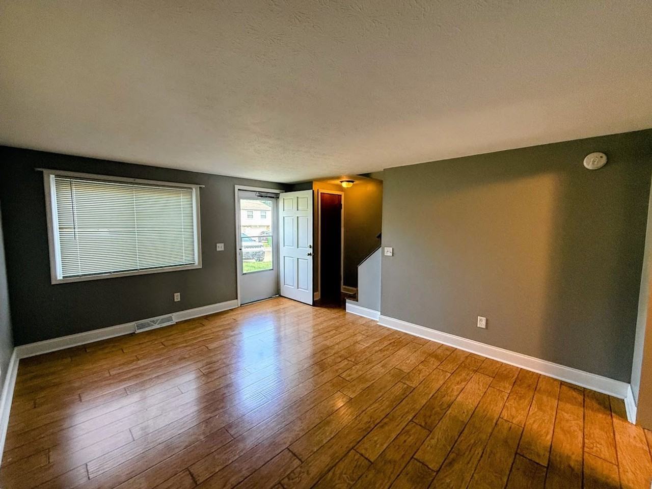 1029 Orchard Ave Ne - Photo 2 of 10